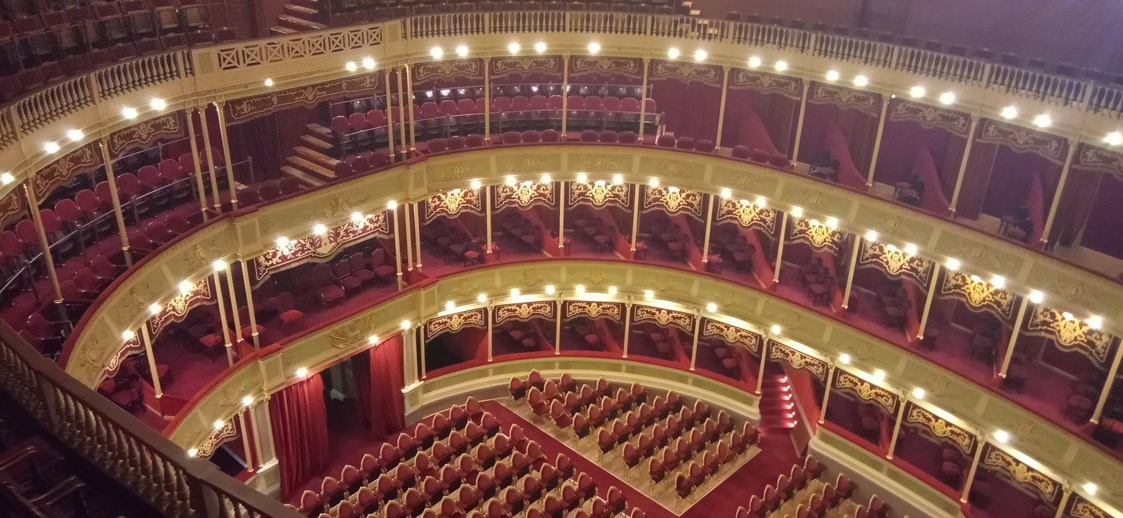 Silvia Lallana homenajea a Mercedes Sosa en el Teatro del Libertador de Córdoba